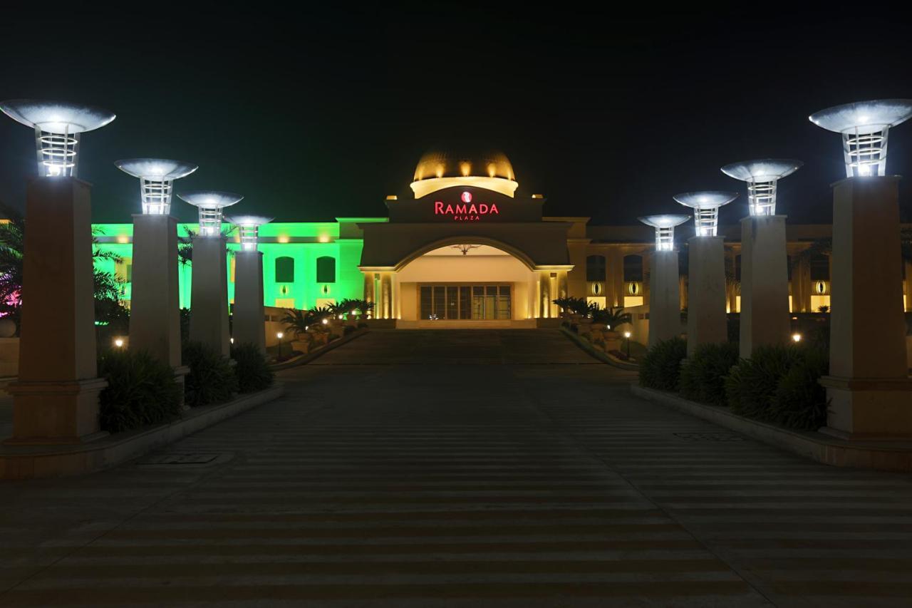 Ramada Plaza By Wyndham Lucknow Exterior foto