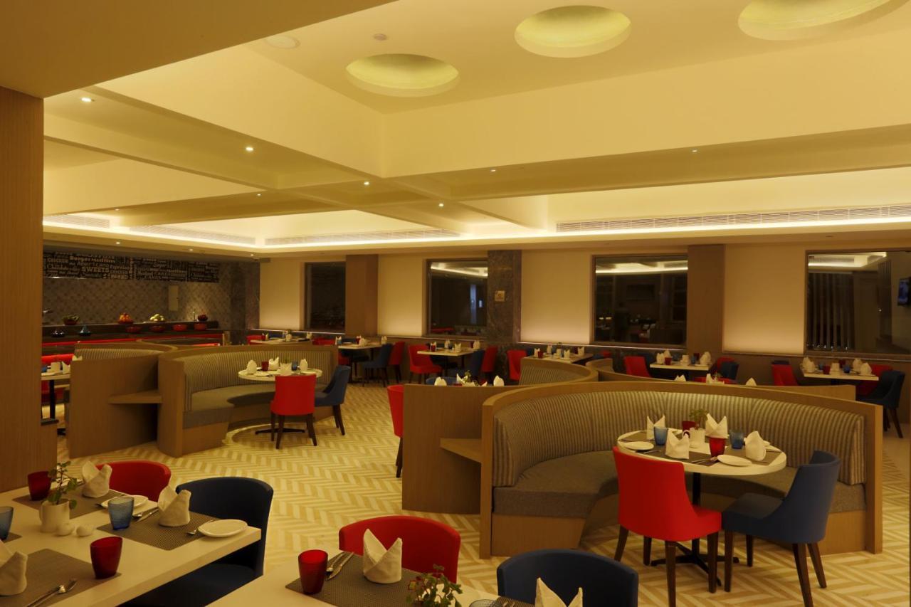 Ramada Plaza By Wyndham Lucknow Exterior foto
