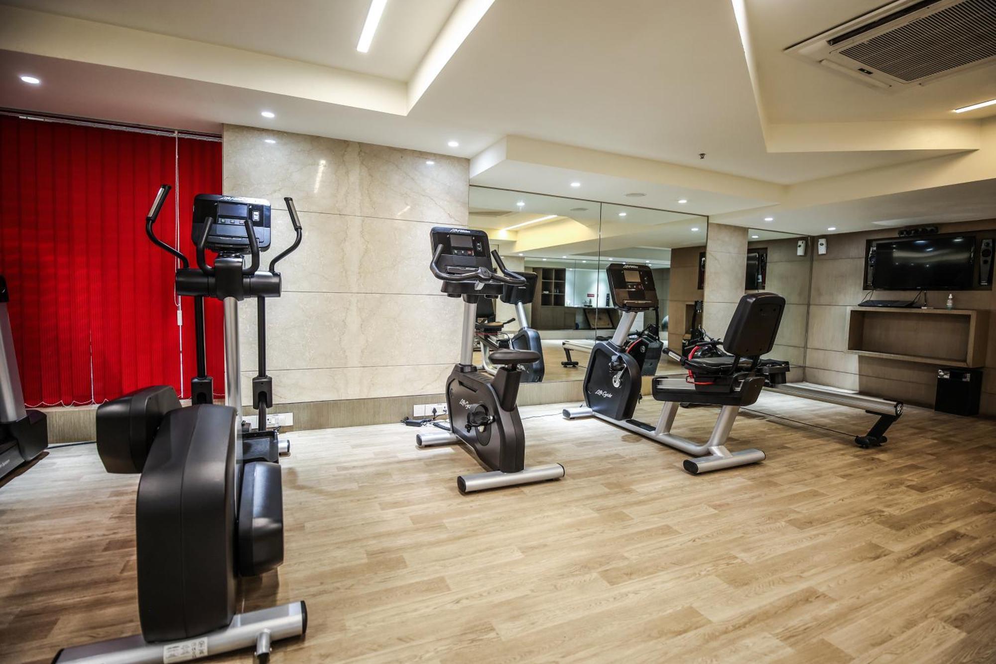 Ramada Plaza By Wyndham Lucknow Exterior foto