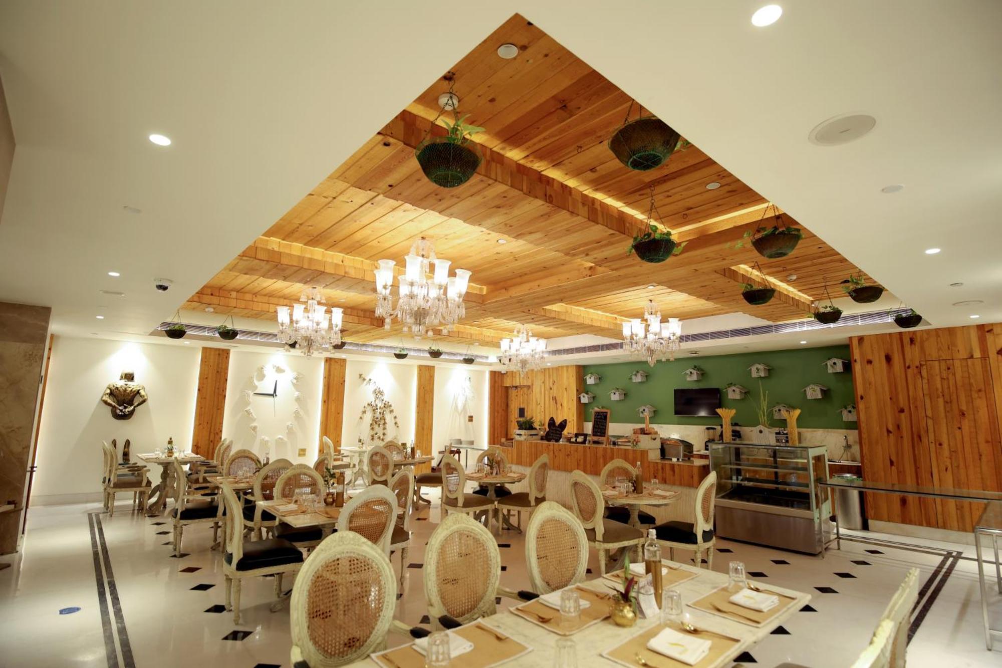 Ramada Plaza By Wyndham Lucknow Exterior foto