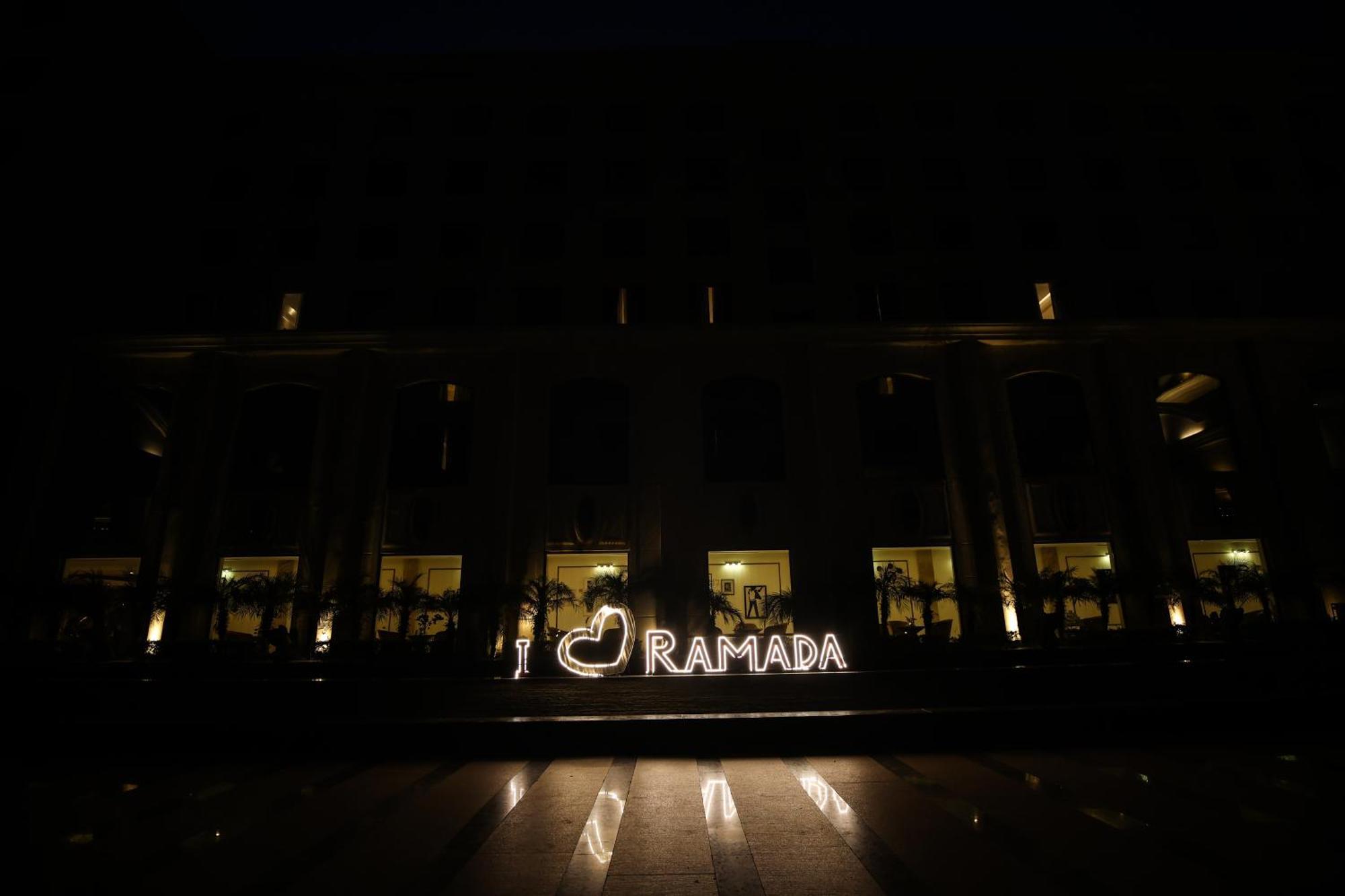 Ramada Plaza By Wyndham Lucknow Exterior foto