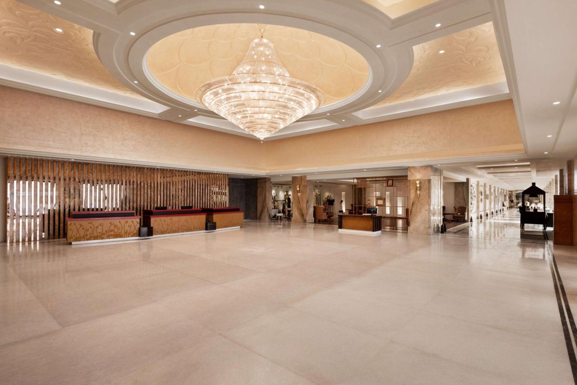 Ramada Plaza By Wyndham Lucknow Exterior foto