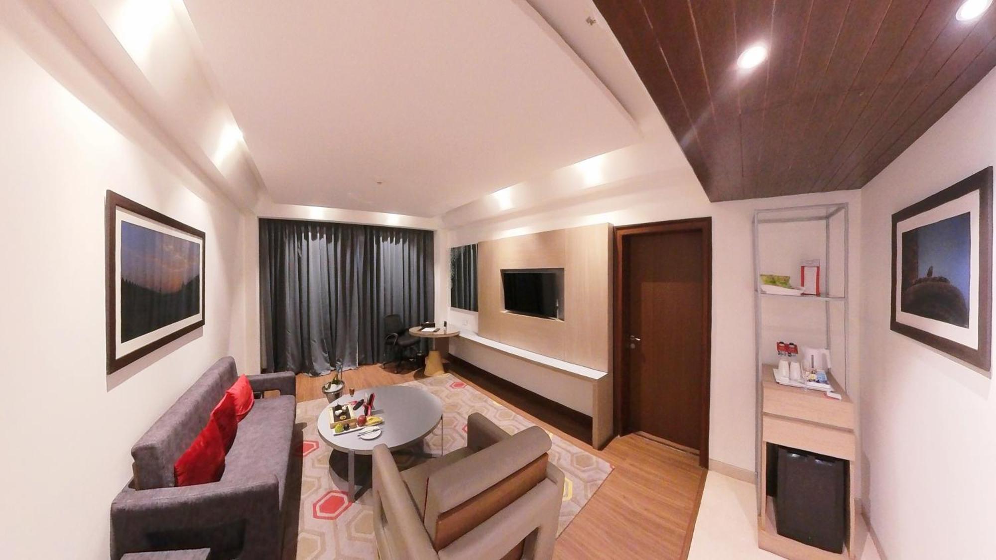 Ramada Plaza By Wyndham Lucknow Exterior foto