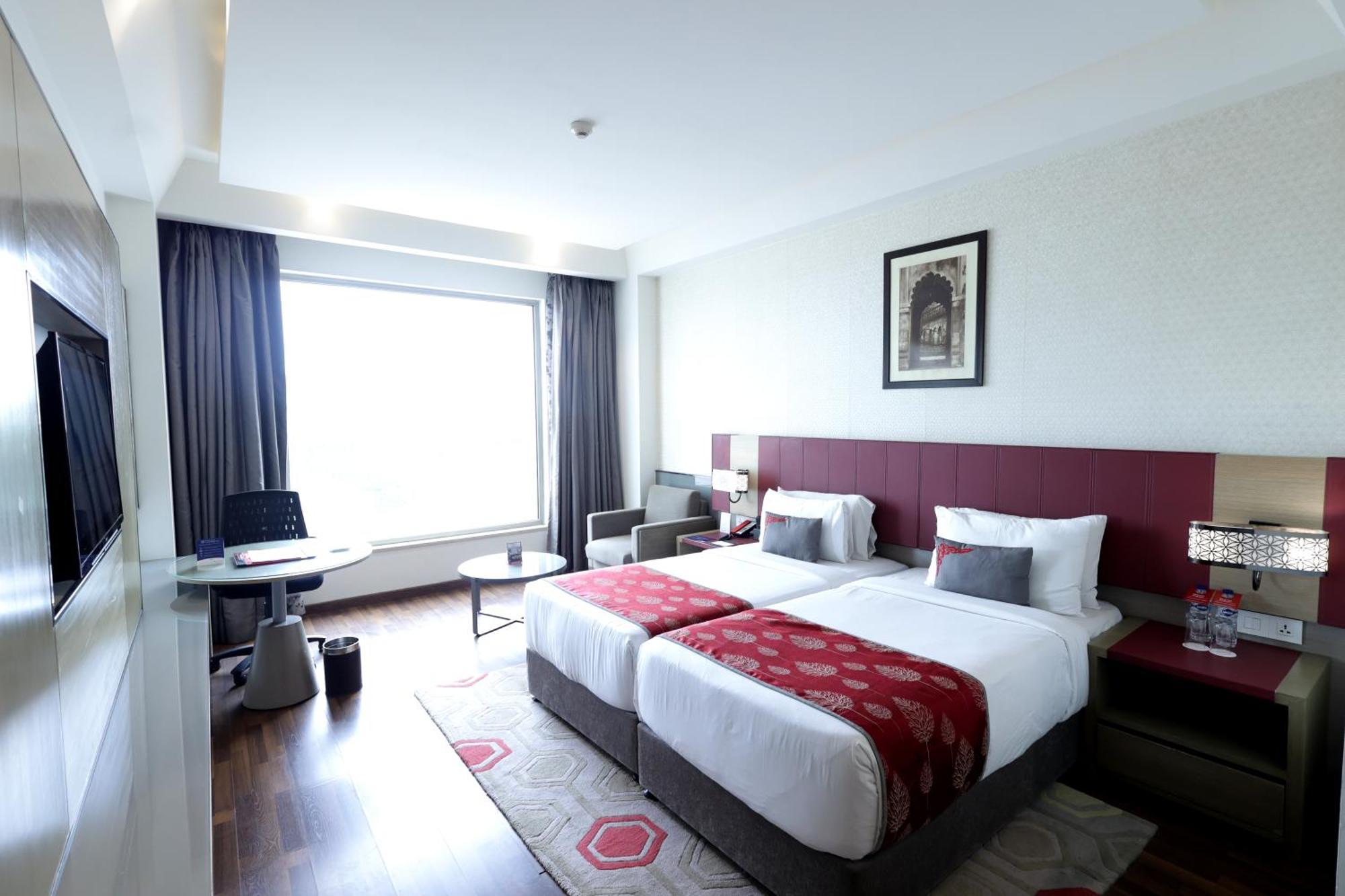 Ramada Plaza By Wyndham Lucknow Exterior foto