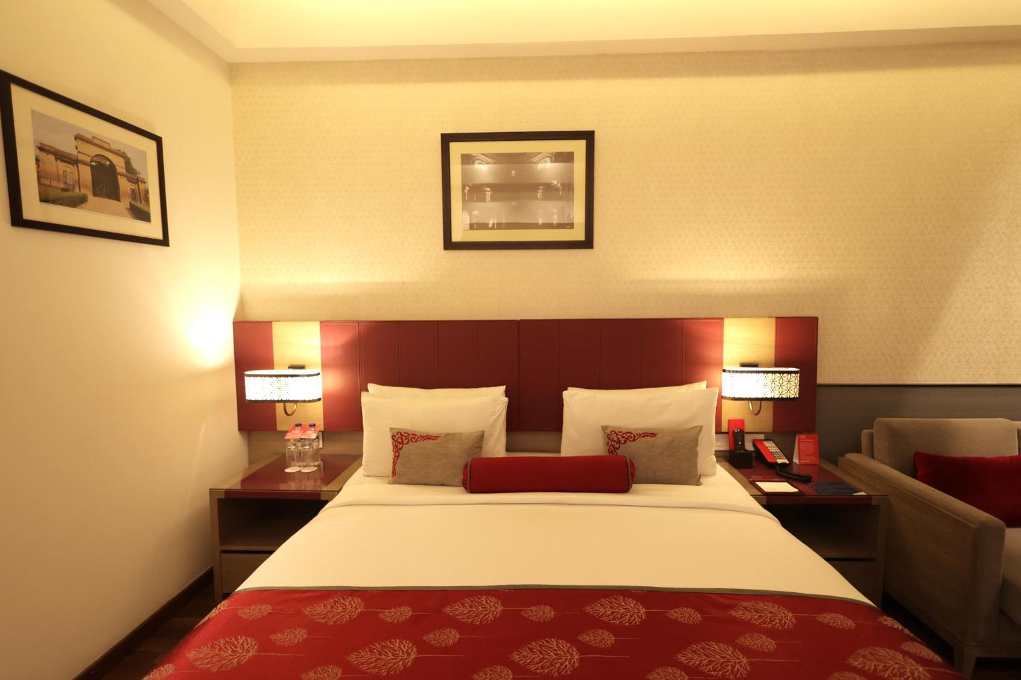 Ramada Plaza By Wyndham Lucknow Exterior foto
