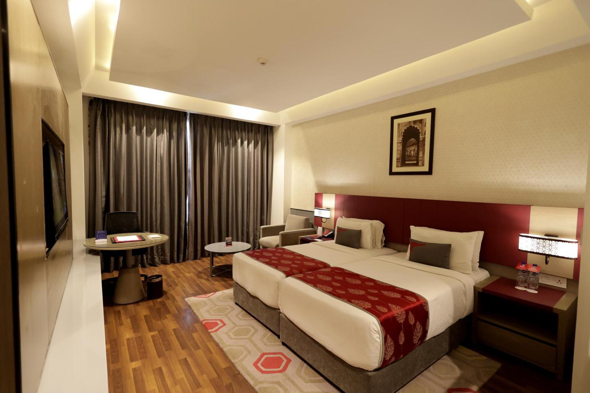 Ramada Plaza By Wyndham Lucknow Exterior foto