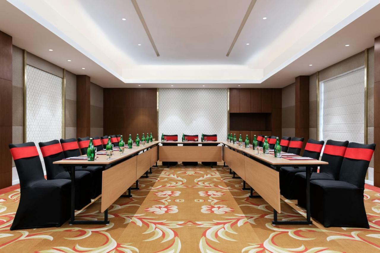 Ramada Plaza By Wyndham Lucknow Exterior foto